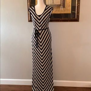 EUC CALVIN KLEIN MAXI DRESS